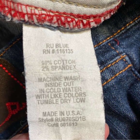 R U Blue jeans dark wash slightly distressed raw hem size 26 - Picture 5 of 12